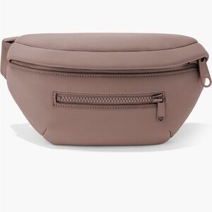 ✨ Dagne Dover Ace Belt Bag ✨